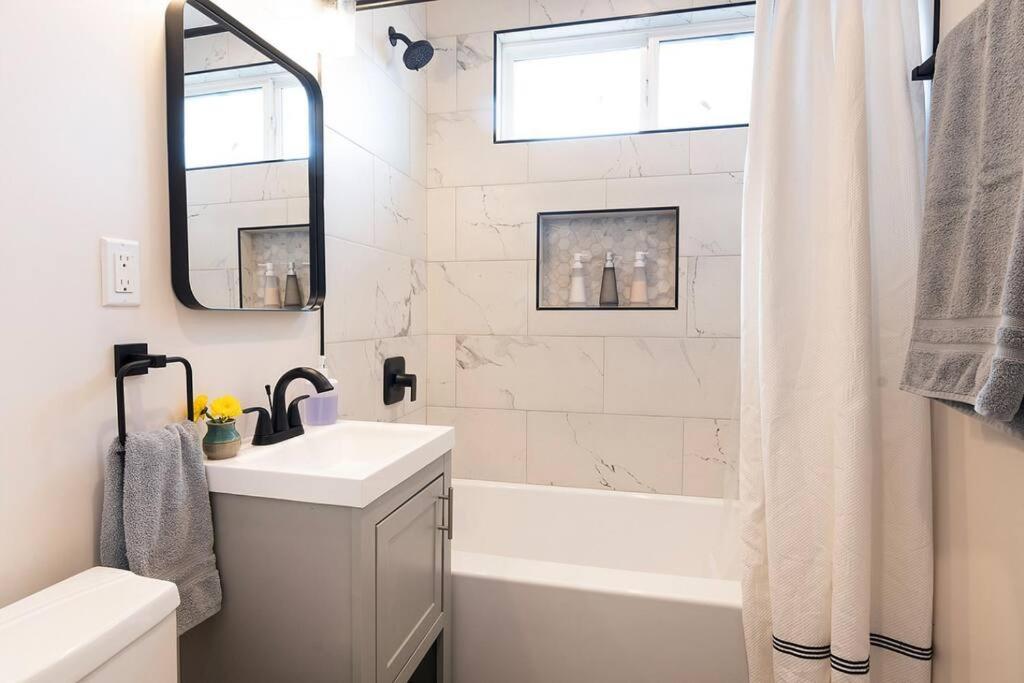 Beautiful 3 Bed 1 Bath Designer Home + Hot Tub Los Angeles Kültér fotó